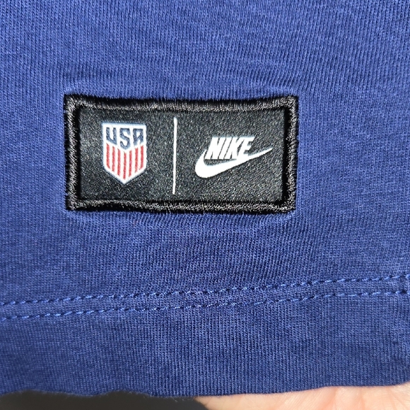 Nike Men's Navy Short Sleeve T-Shirt with Red USA Logo - Picture 4 of 6